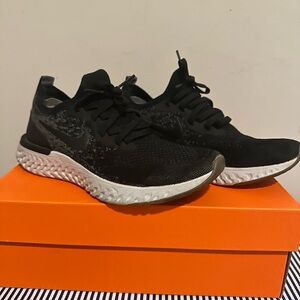 Nike EPIC REACT Flyknit running shoes - Black and White